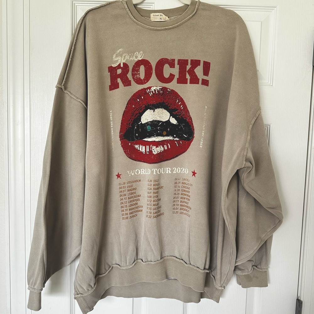 Oversized Graphic Sweatshirt